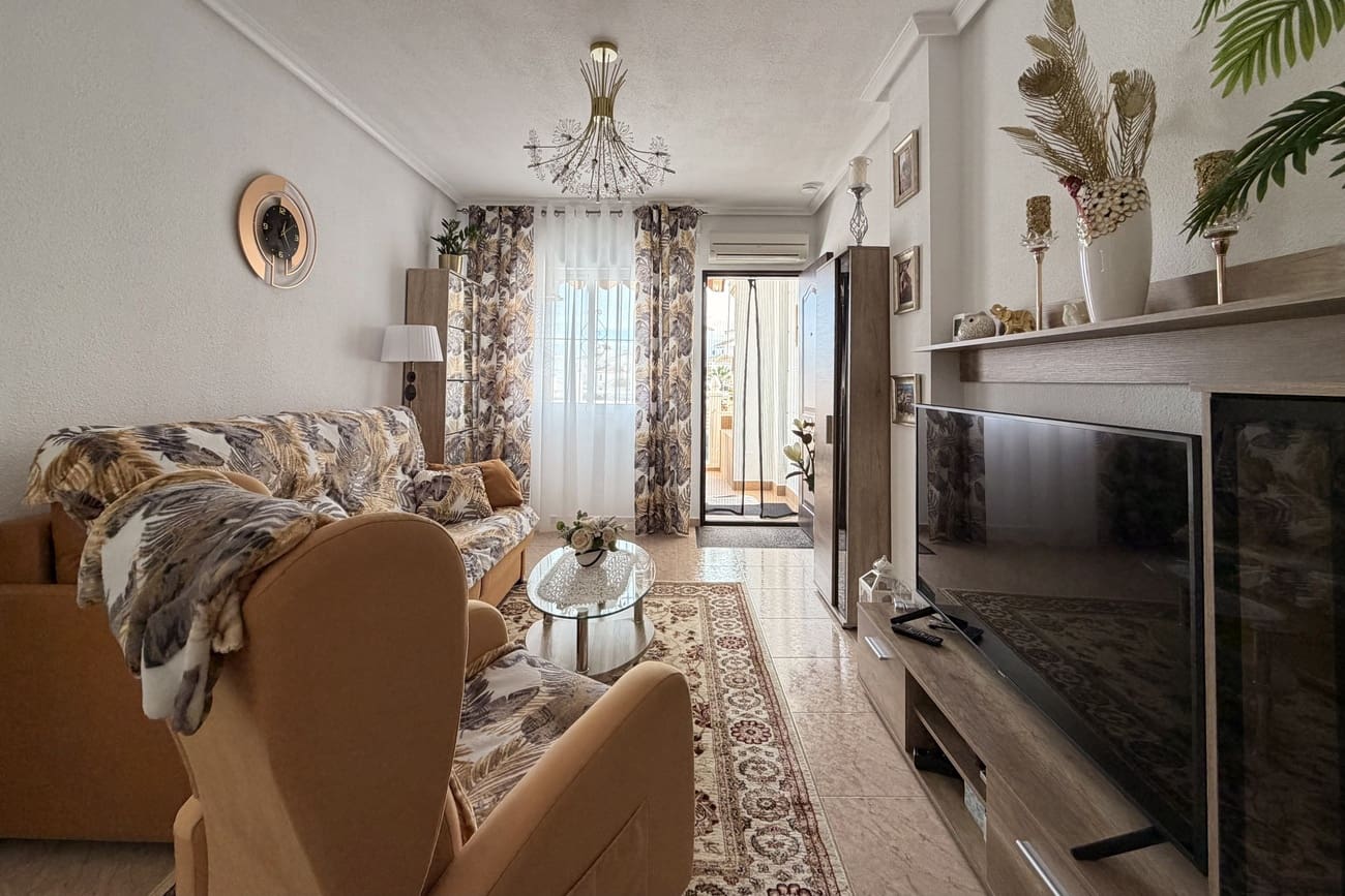 2 soverom Leilighet til salgs i Torrevieja med svømmebasseng - € 145 000 (Ref: 9973866)