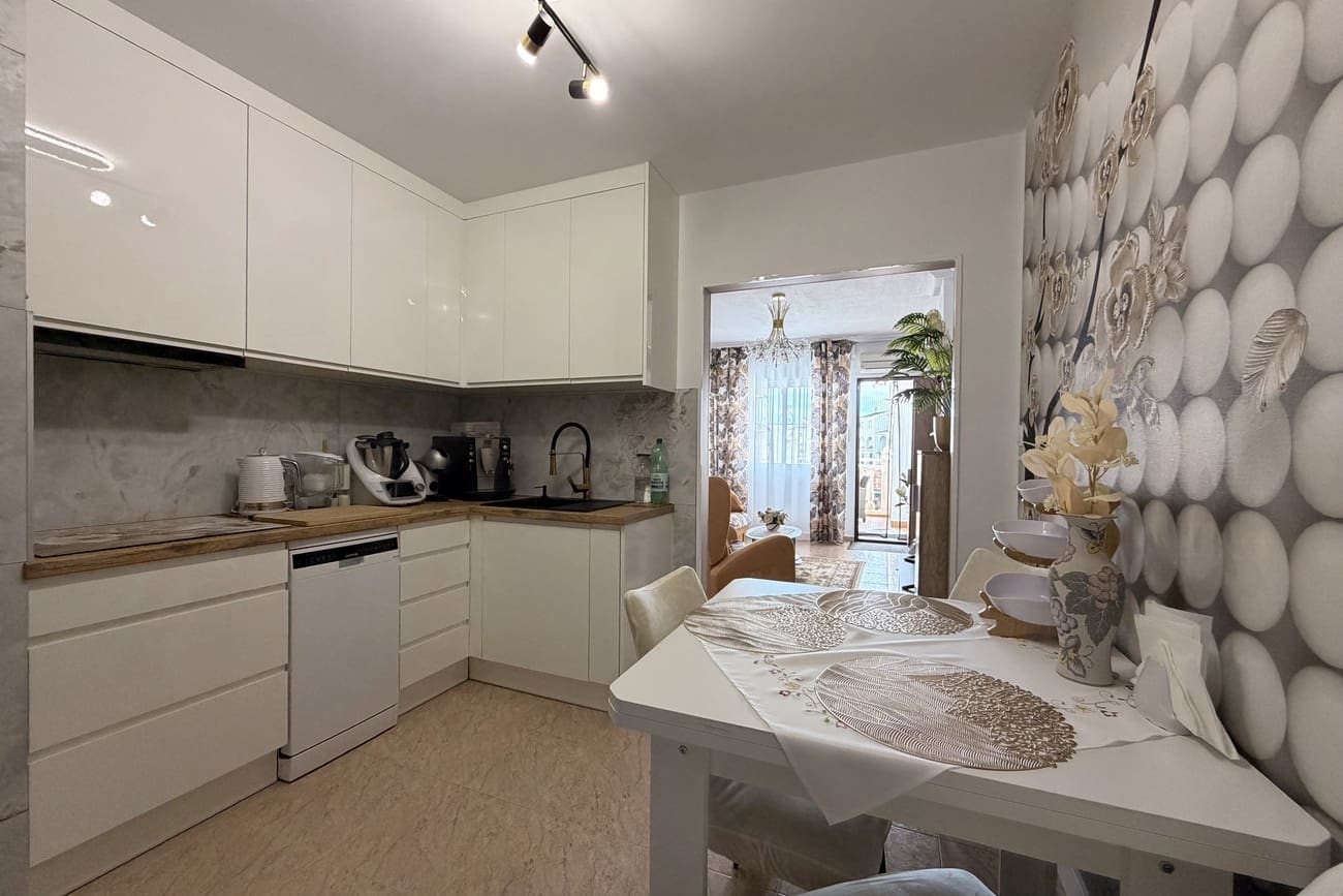 2 soverom Leilighet til salgs i Torrevieja med svømmebasseng - € 145 000 (Ref: 9973866)