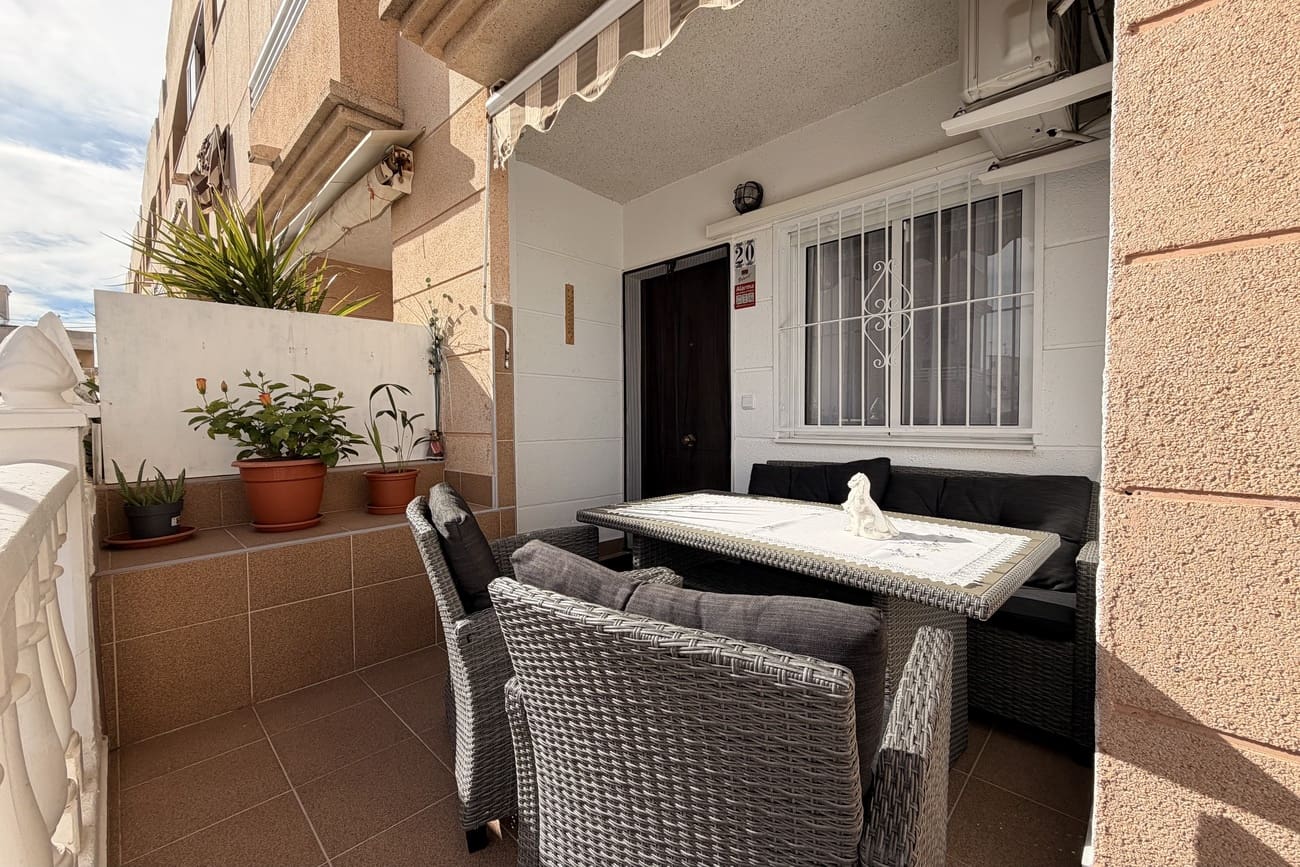 2 soverom Leilighet til salgs i Torrevieja med svømmebasseng - € 145 000 (Ref: 9973866)
