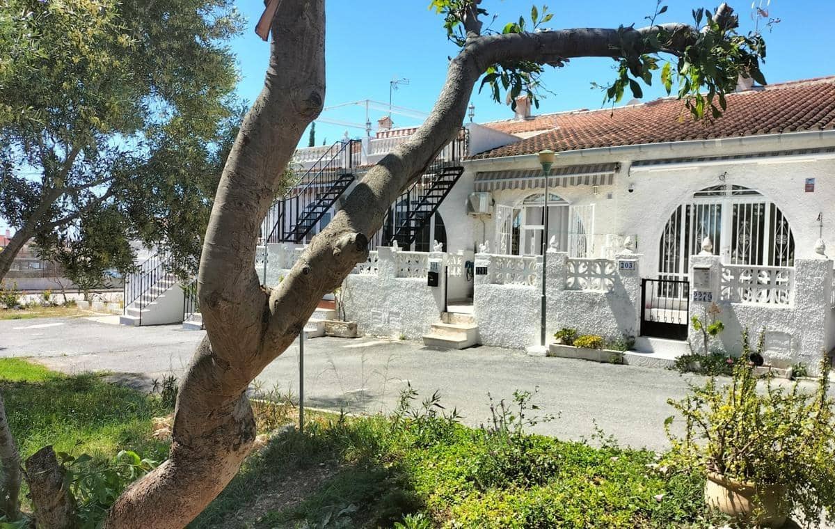 2 soverom Hus til salgs i Torrevieja - € 125 000 (Ref: 9973868)