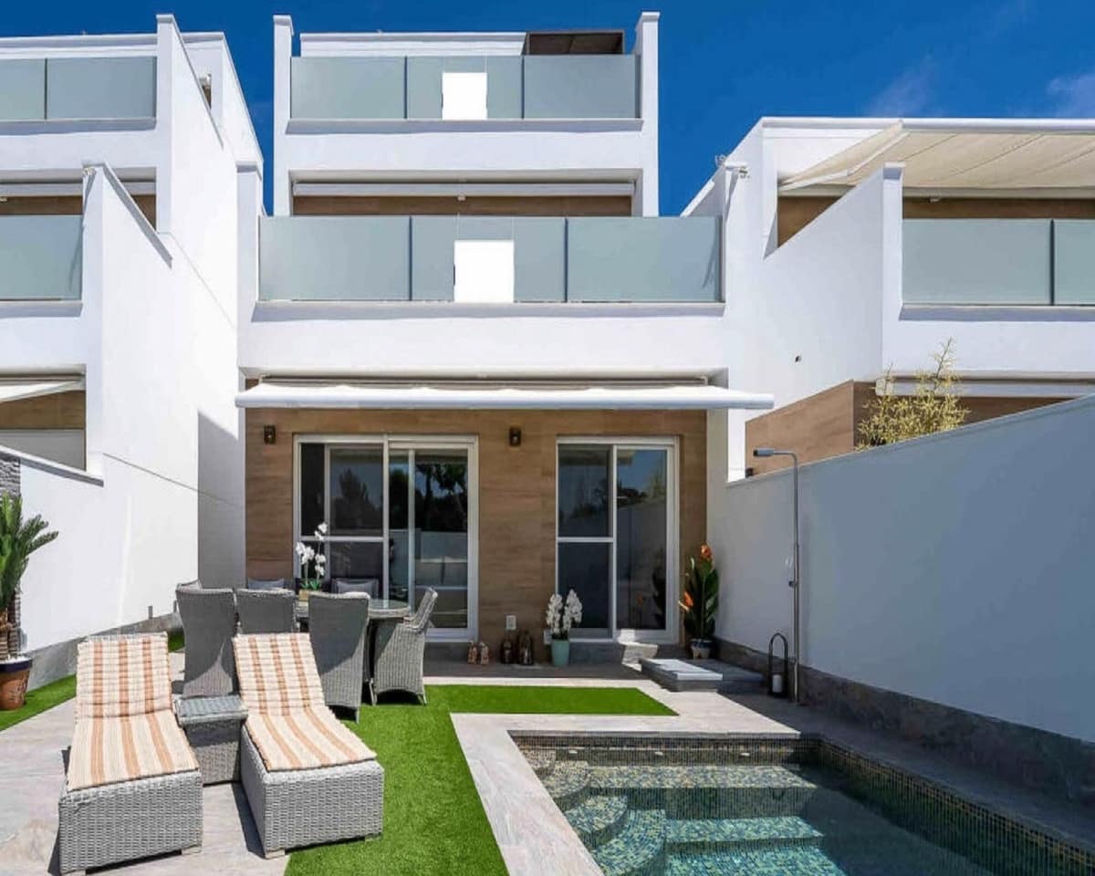 4 slaapkamer Villa te koop in San Pedro del Pinatar met zwembad garage - € 449.000 (Ref: 9976734)