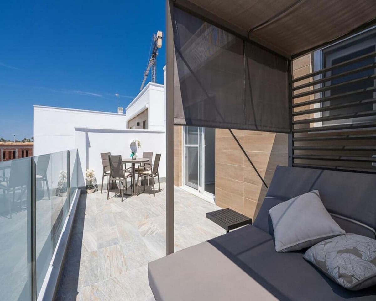 4 slaapkamer Villa te koop in San Pedro del Pinatar met zwembad garage - € 449.000 (Ref: 9976734)