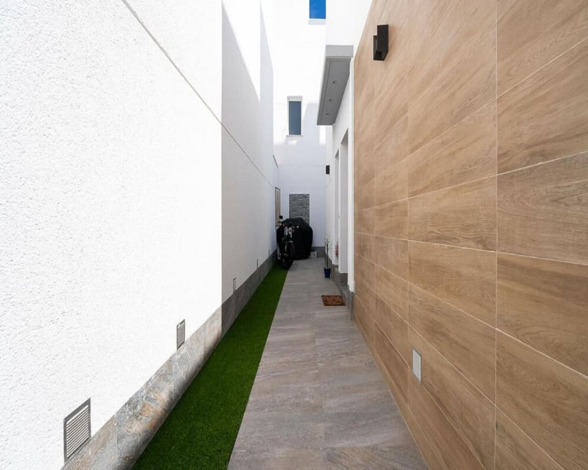 4 slaapkamer Villa te koop in San Pedro del Pinatar met zwembad garage - € 449.000 (Ref: 9976734)