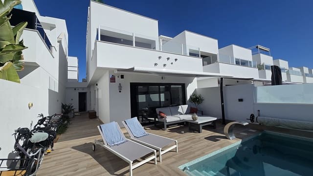 3 soveværelse Villa til salg i San Pedro del Pinatar ciudad, San Pedro del Pinatar med swimmingpool - € 389.900 (Ref: 9976737)