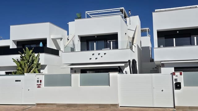 3 soveværelse Villa til salg i San Pedro del Pinatar ciudad, San Pedro del Pinatar med swimmingpool - € 389.900 (Ref: 9976737)