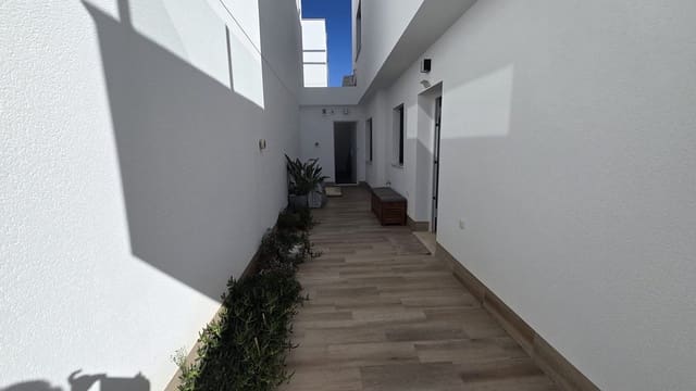 3 soveværelse Villa til salg i San Pedro del Pinatar ciudad, San Pedro del Pinatar med swimmingpool - € 389.900 (Ref: 9976737)