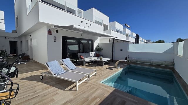 3 soveværelse Villa til salg i San Pedro del Pinatar ciudad, San Pedro del Pinatar med swimmingpool - € 389.900 (Ref: 9976737)