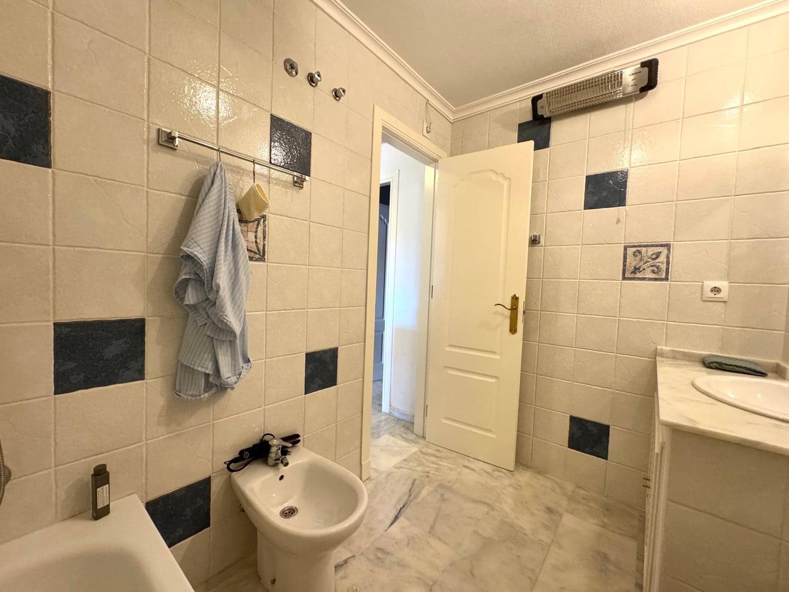 2 soveværelse Lejlighed til salg i Villamartin med swimmingpool - € 209.000 (Ref: 9976738)