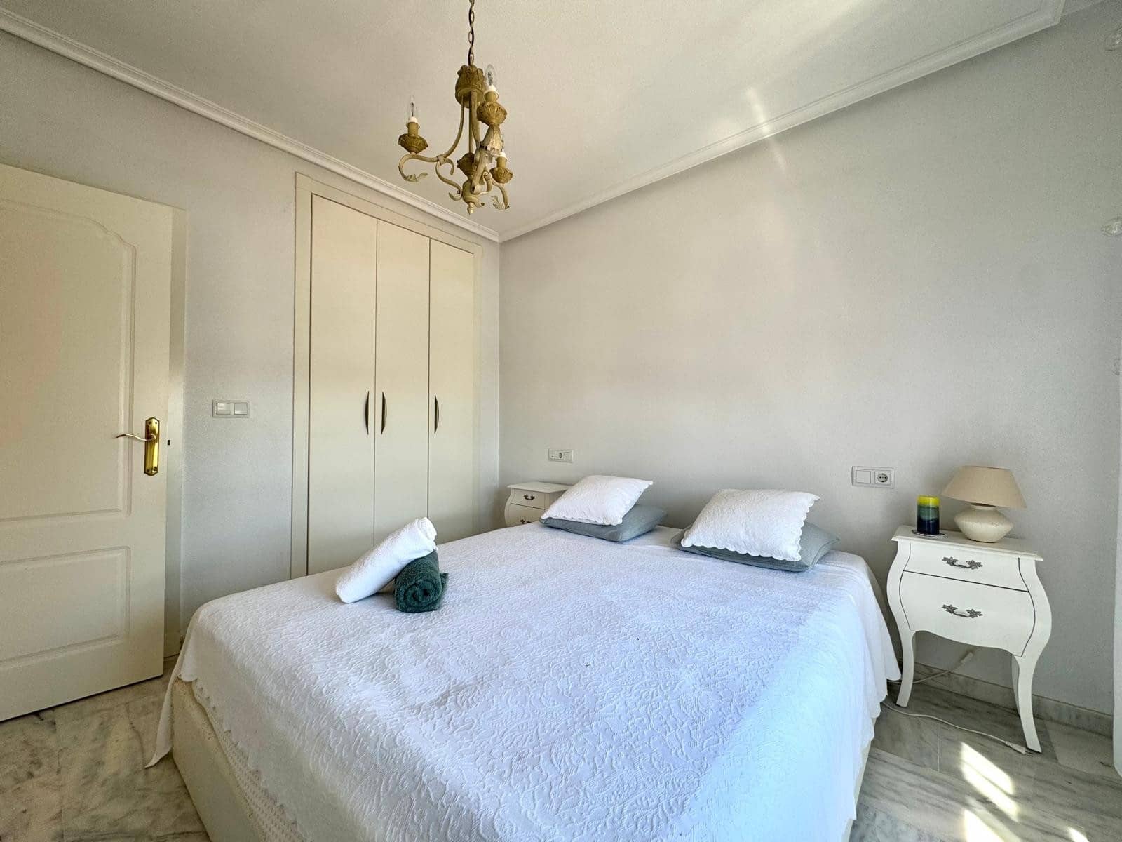 2 soveværelse Lejlighed til salg i Villamartin med swimmingpool - € 209.000 (Ref: 9976738)