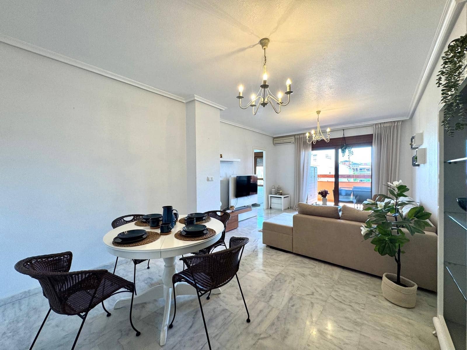 2 soveværelse Lejlighed til salg i Villamartin med swimmingpool - € 209.000 (Ref: 9976738)