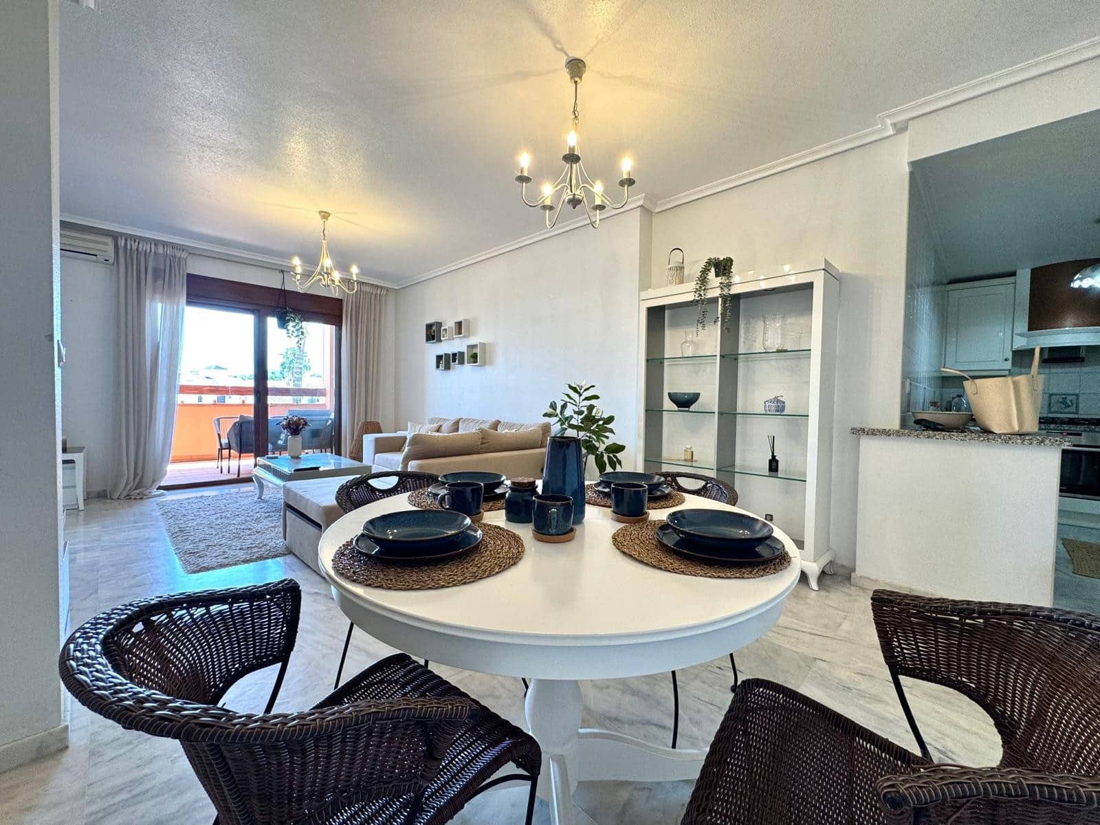 2 soveværelse Lejlighed til salg i Villamartin med swimmingpool - € 209.000 (Ref: 9976738)