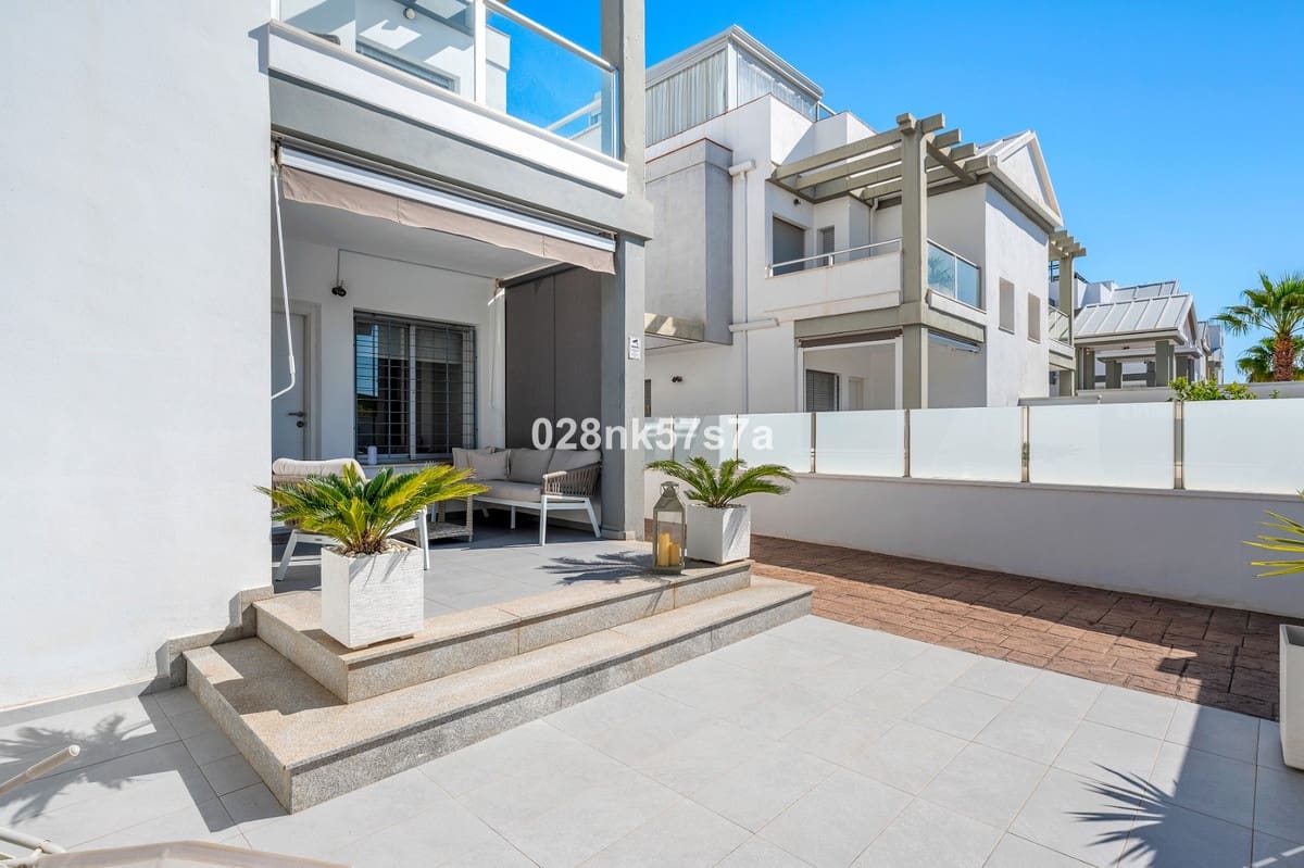 3 soverom Hus til salgs i Playa Flamenca med svømmebasseng garasje - € 329 000 (Ref: 9978120)