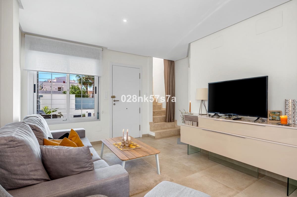 3 soverom Hus til salgs i Playa Flamenca med svømmebasseng garasje - € 329 000 (Ref: 9978120)
