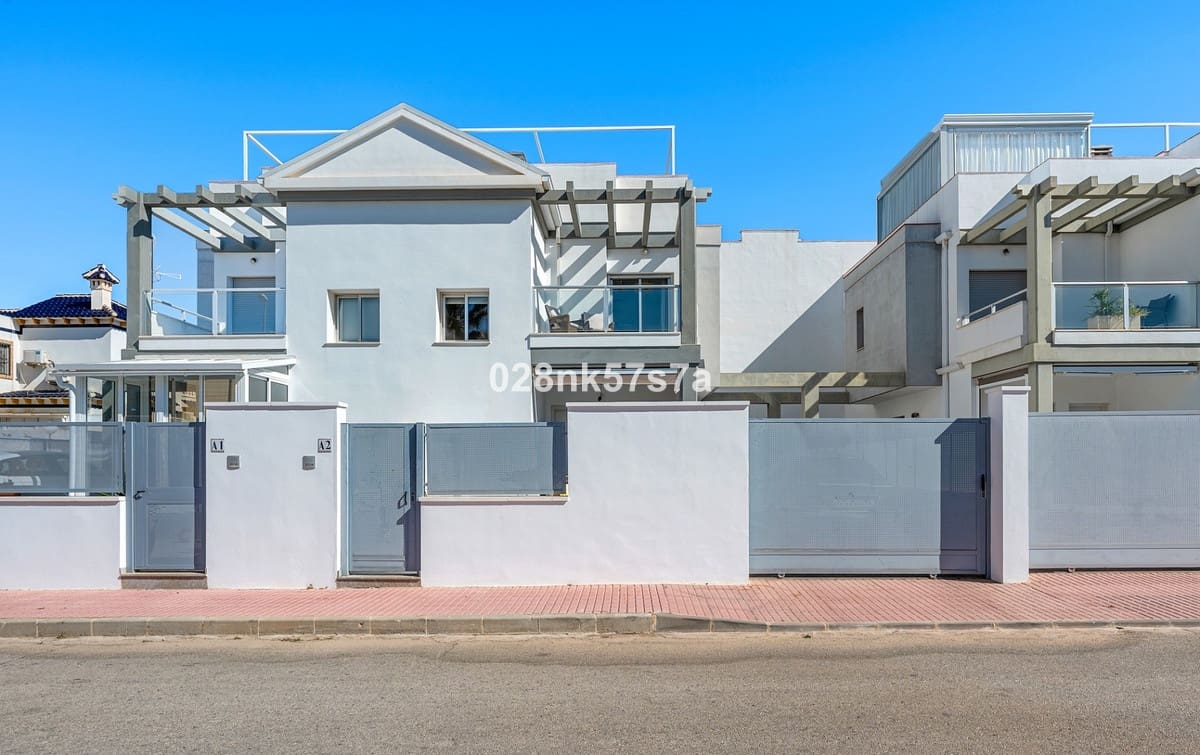 3 soverom Hus til salgs i Playa Flamenca med svømmebasseng garasje - € 329 000 (Ref: 9978120)