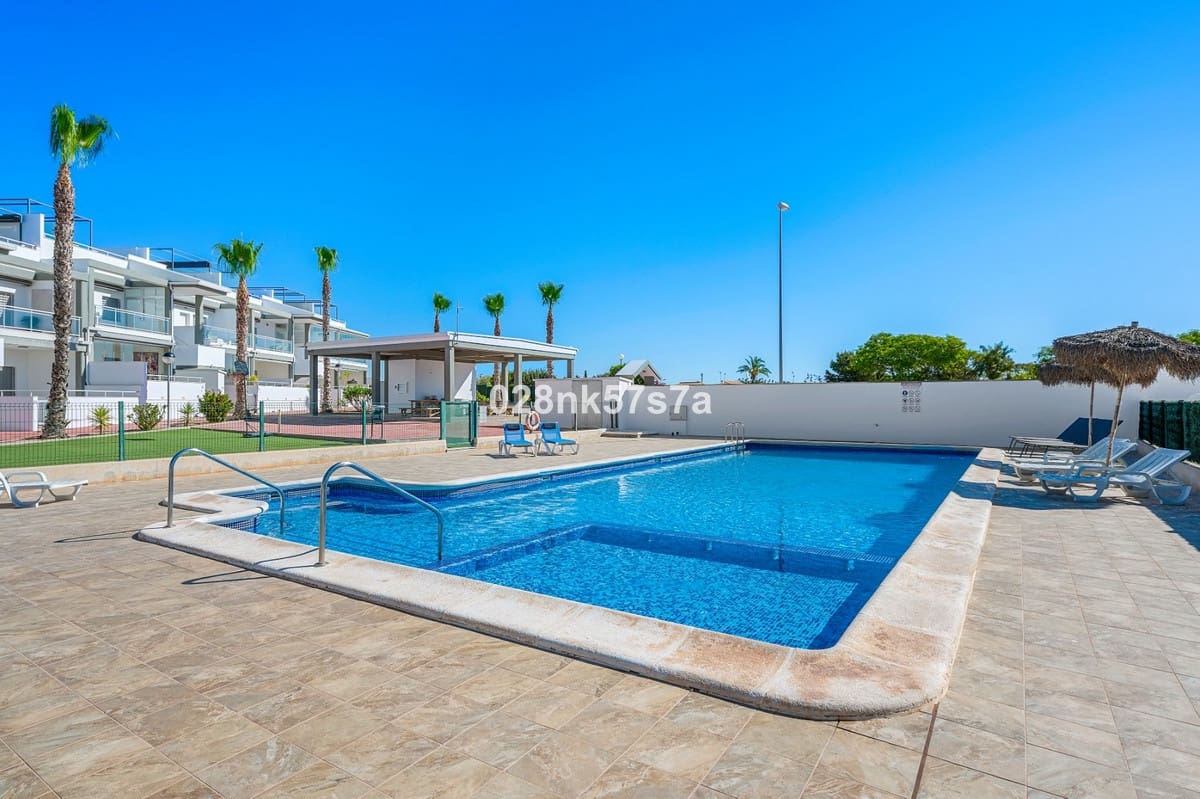 3 soverom Hus til salgs i Playa Flamenca med svømmebasseng garasje - € 329 000 (Ref: 9978120)