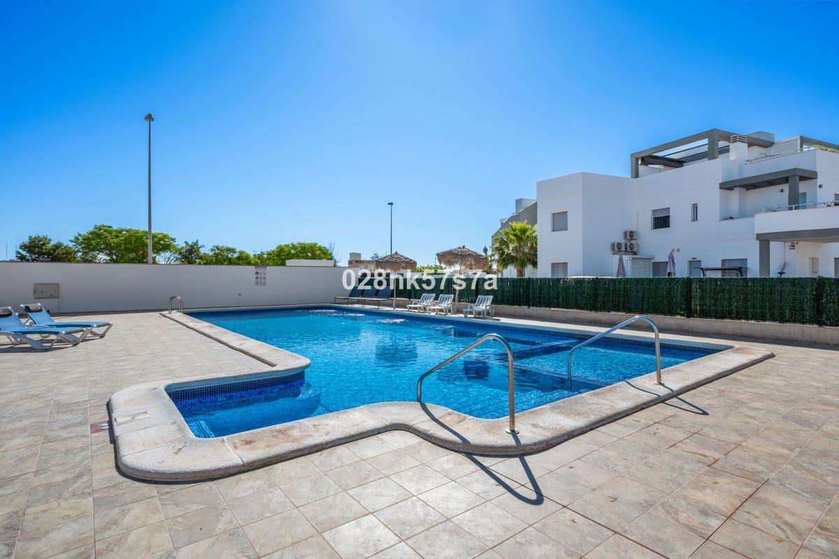 3 soverom Hus til salgs i Playa Flamenca med svømmebasseng garasje - € 329 000 (Ref: 9978120)