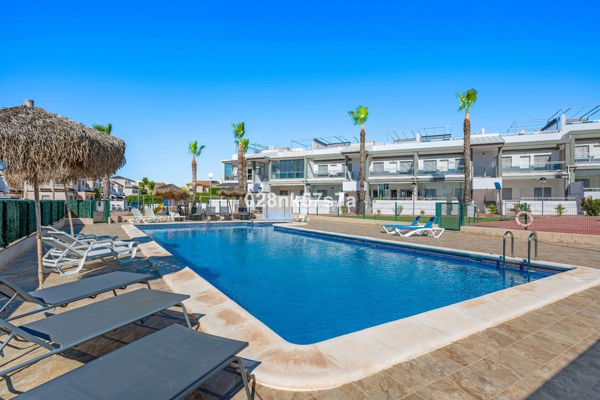 3 soverom Hus til salgs i Playa Flamenca med svømmebasseng garasje - € 329 000 (Ref: 9978120)