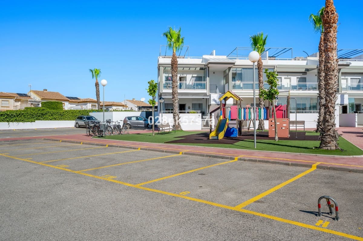 3 soverom Hus til salgs i Playa Flamenca med svømmebasseng garasje - € 329 000 (Ref: 9978120)