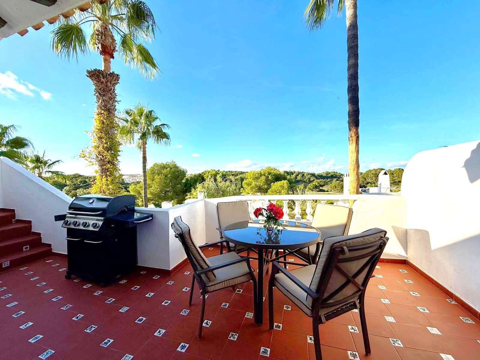 Chalet de 3 habitaciones en Villamartin en venta con piscina - 399.000 € (Ref: 9979418)