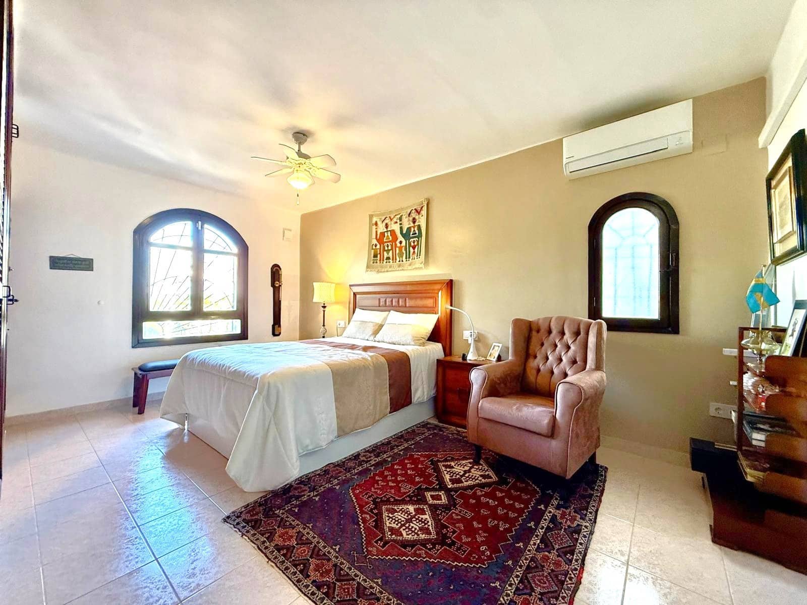 Chalet de 3 habitaciones en Villamartin en venta con piscina - 399.000 € (Ref: 9979418)