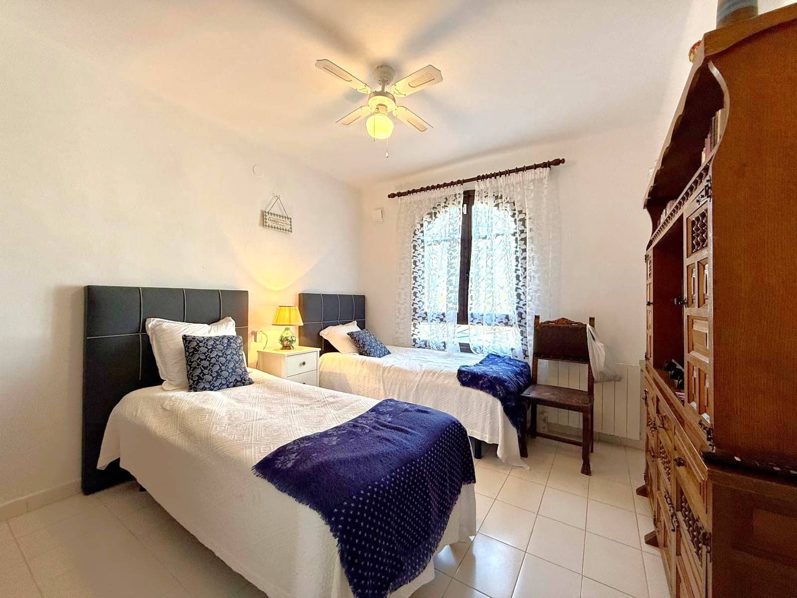 Chalet de 3 habitaciones en Villamartin en venta con piscina - 399.000 € (Ref: 9979418)