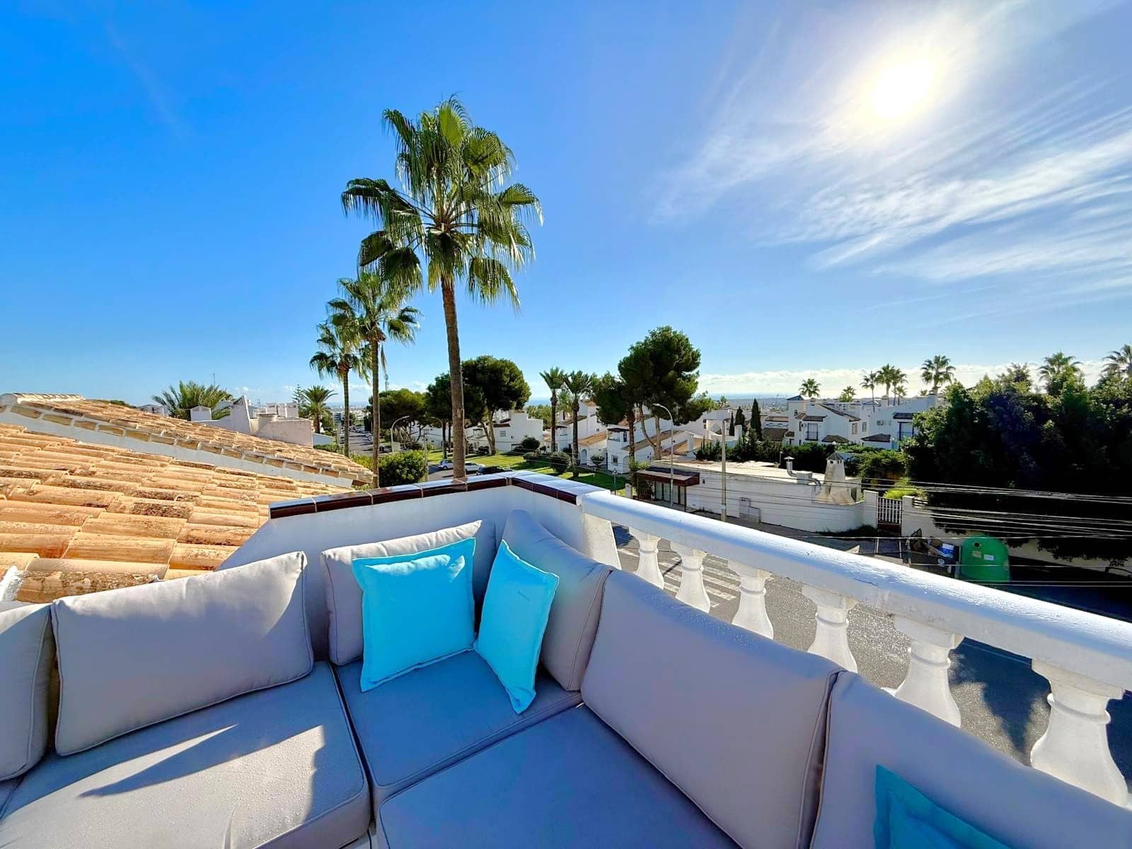 Chalet de 3 habitaciones en Villamartin en venta con piscina - 399.000 € (Ref: 9979418)