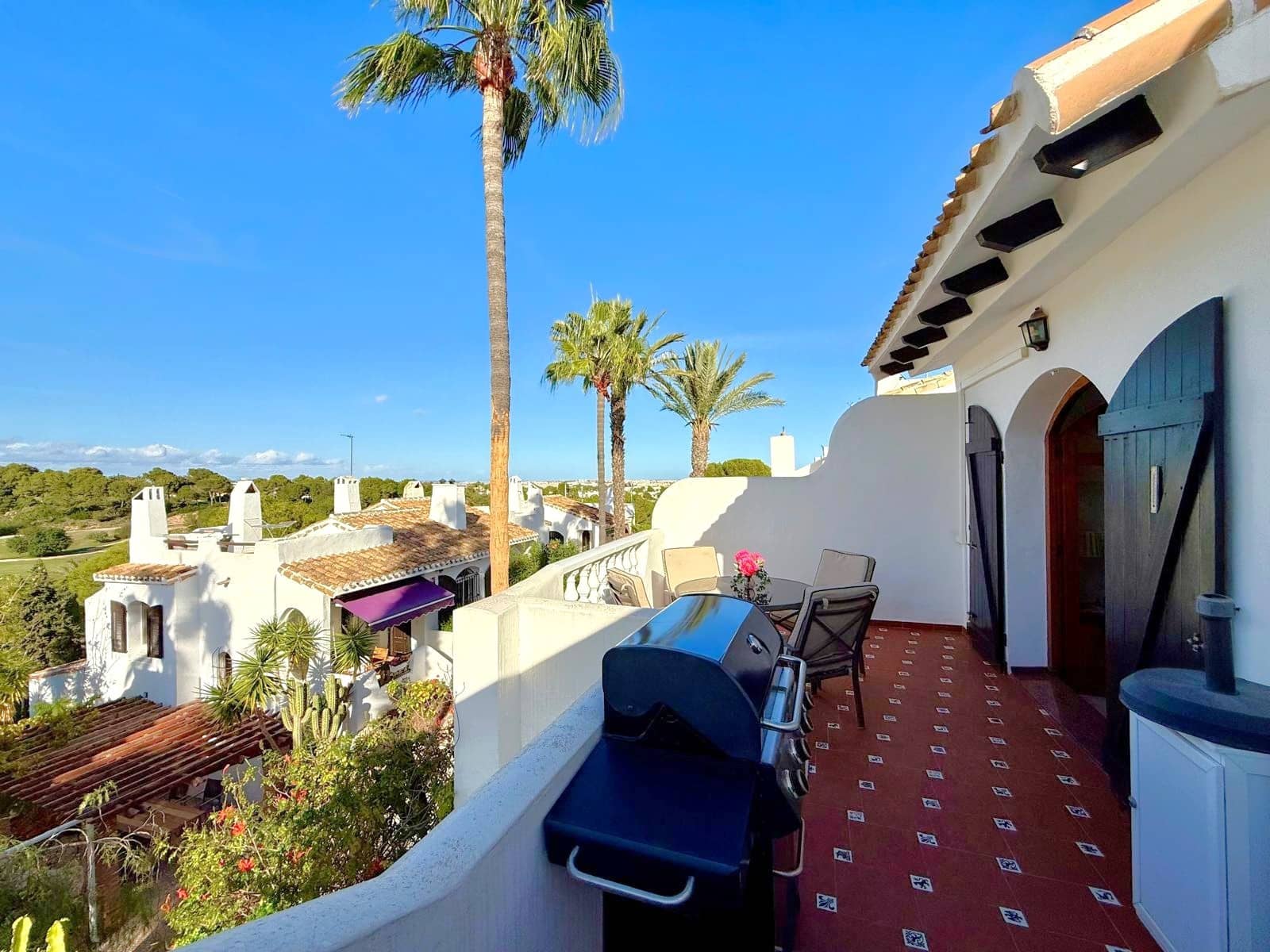 Chalet de 3 habitaciones en Villamartin en venta con piscina - 399.000 € (Ref: 9979418)
