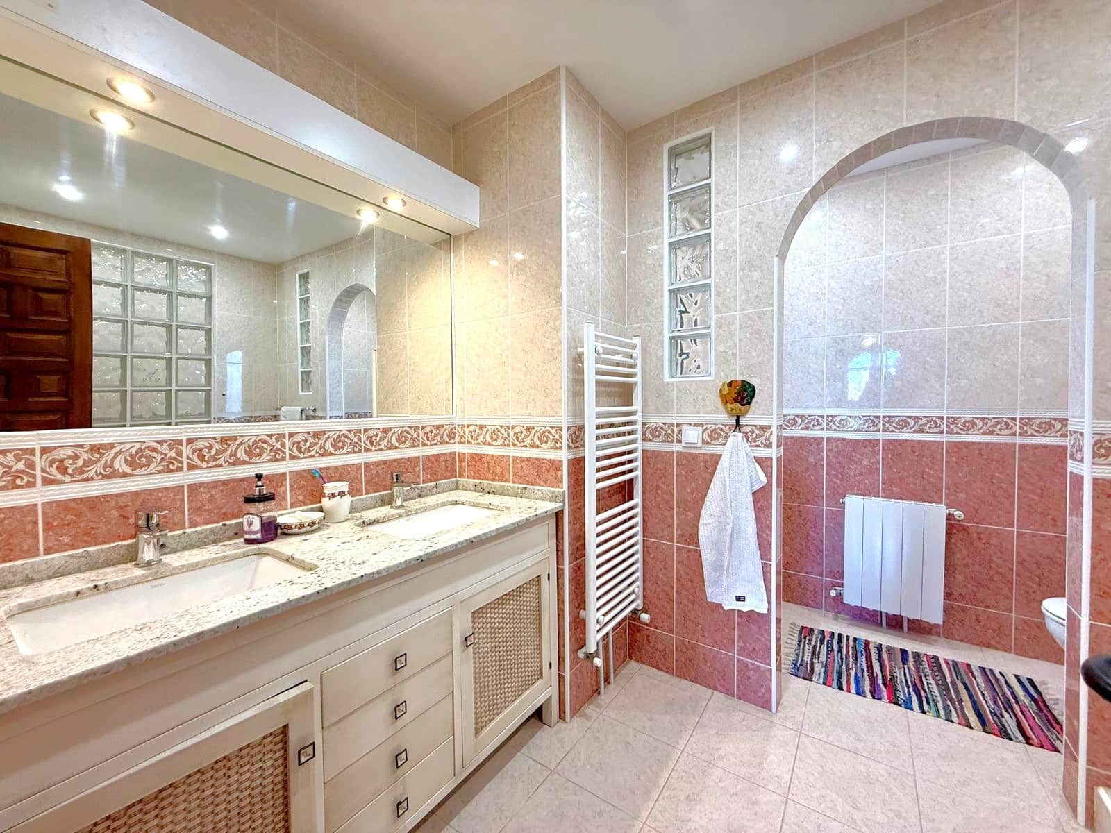 Chalet de 3 habitaciones en Villamartin en venta con piscina - 399.000 € (Ref: 9979418)