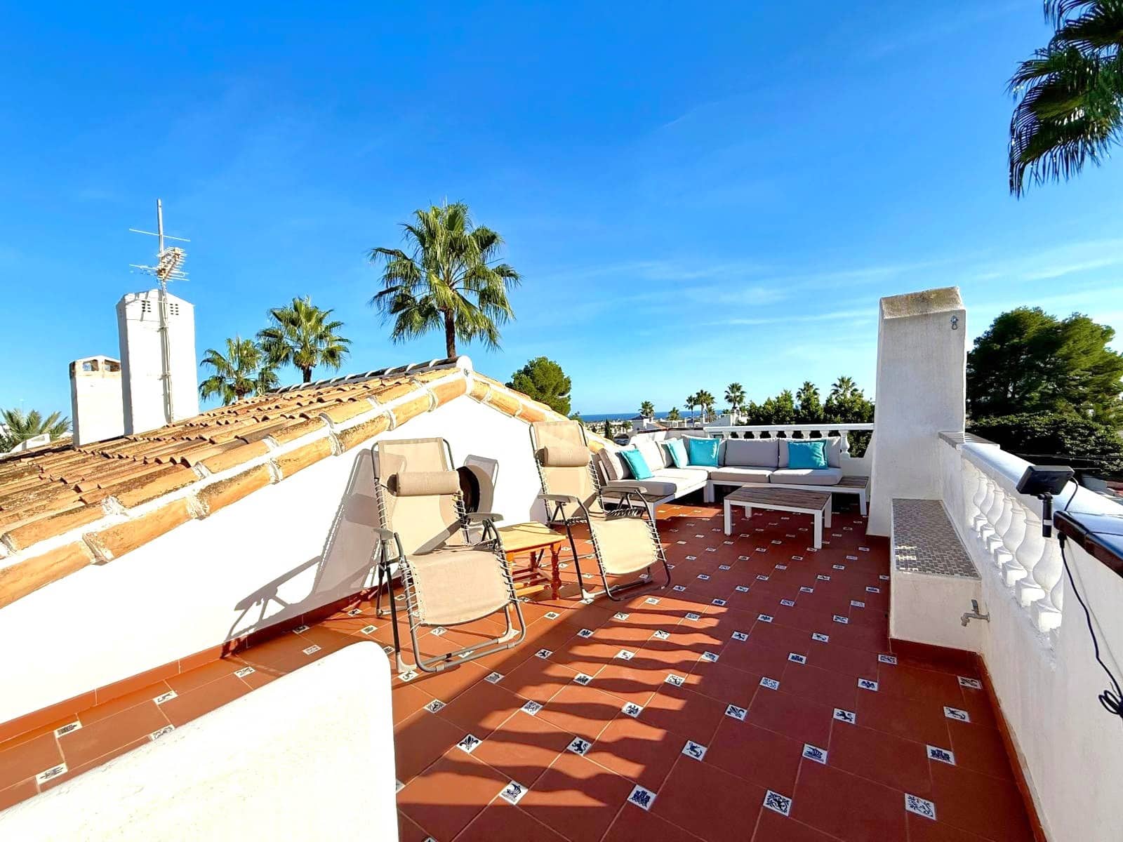 Chalet de 3 habitaciones en Villamartin en venta con piscina - 399.000 € (Ref: 9979418)
