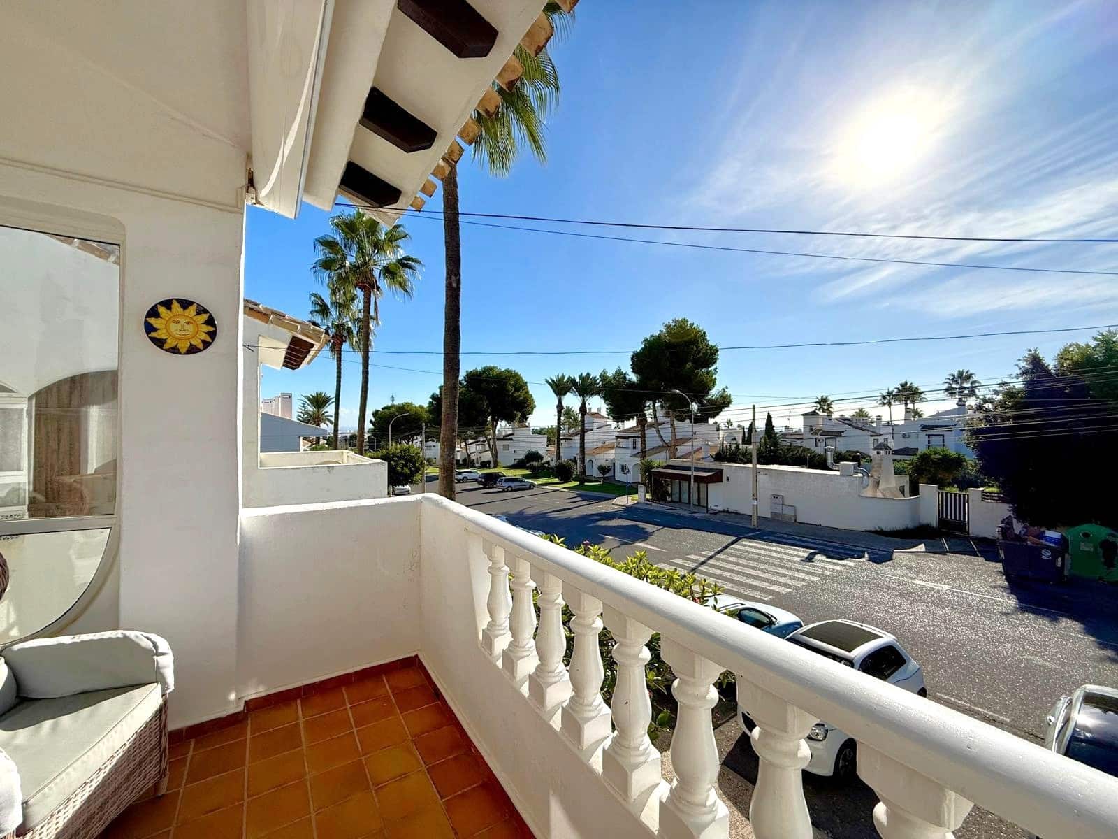 Chalet de 3 habitaciones en Villamartin en venta con piscina - 399.000 € (Ref: 9979418)