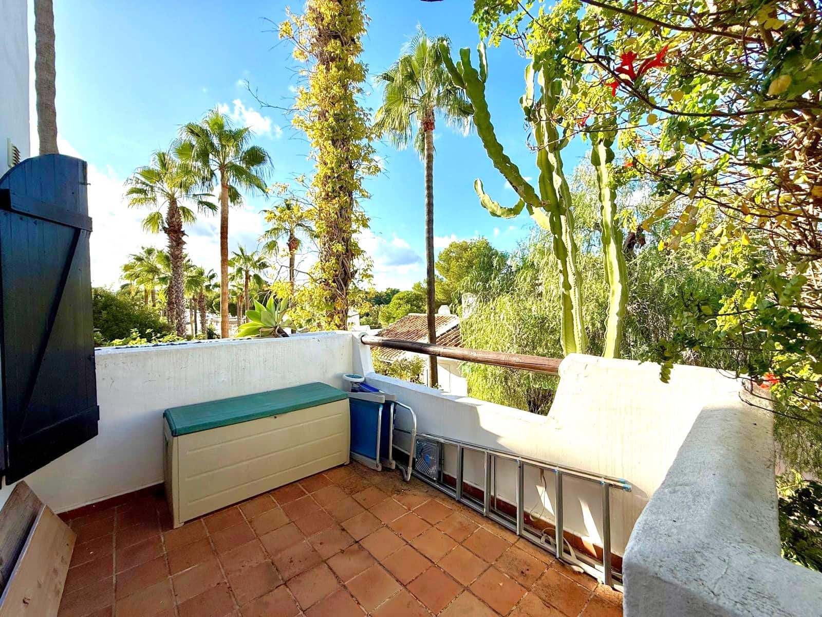 Chalet de 3 habitaciones en Villamartin en venta con piscina - 399.000 € (Ref: 9979418)