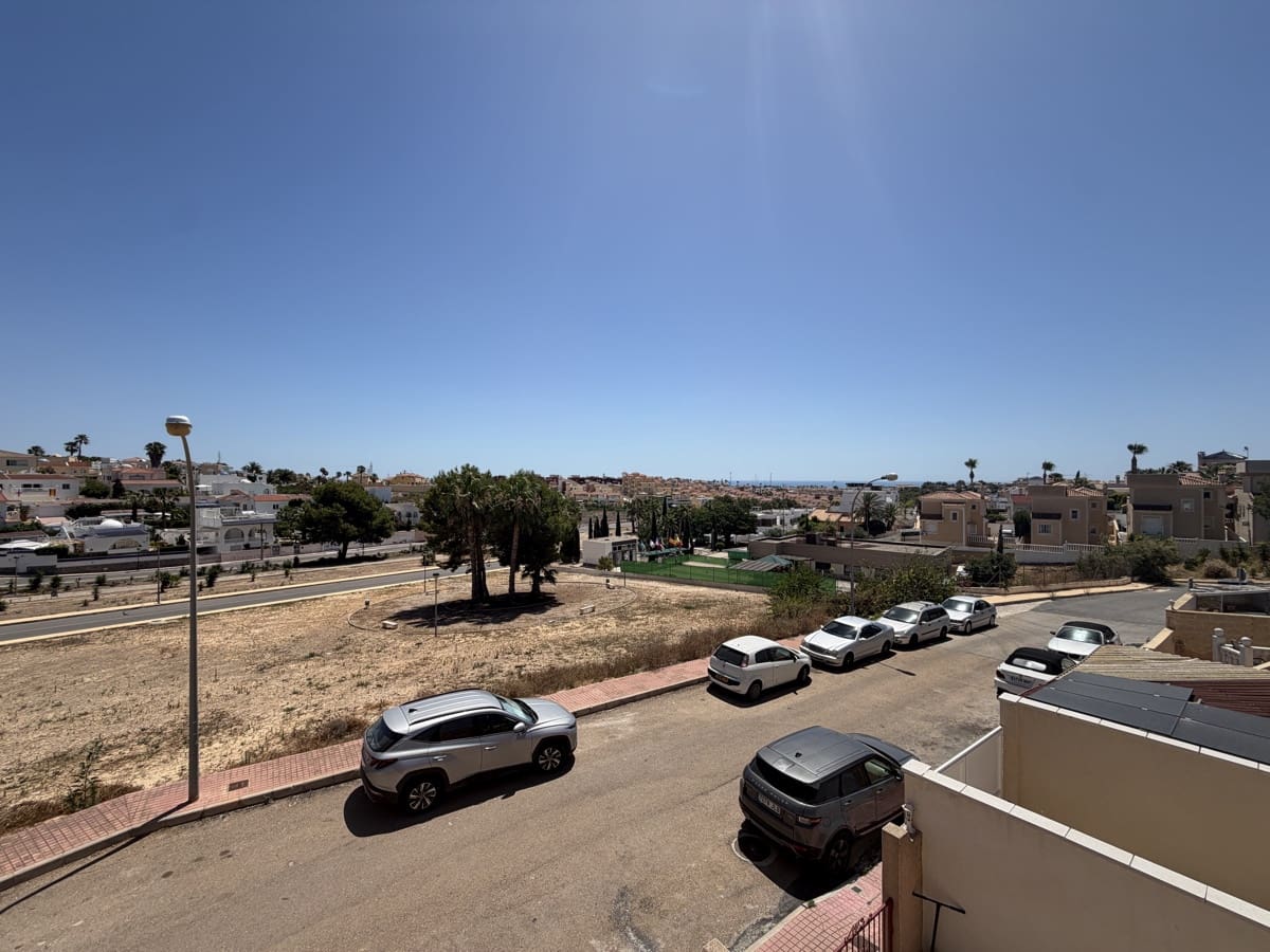 3 soveværelse Villa til salg i Villamartin med swimmingpool garage - € 222.000 (Ref: 9979419)