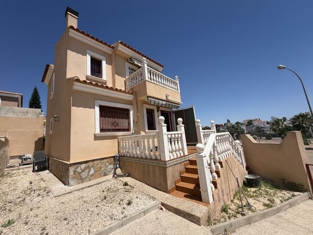 3 soveværelse Villa til salg i Villamartin, Orihuela med swimmingpool garage - € 222.000 (Ref: 9979419)