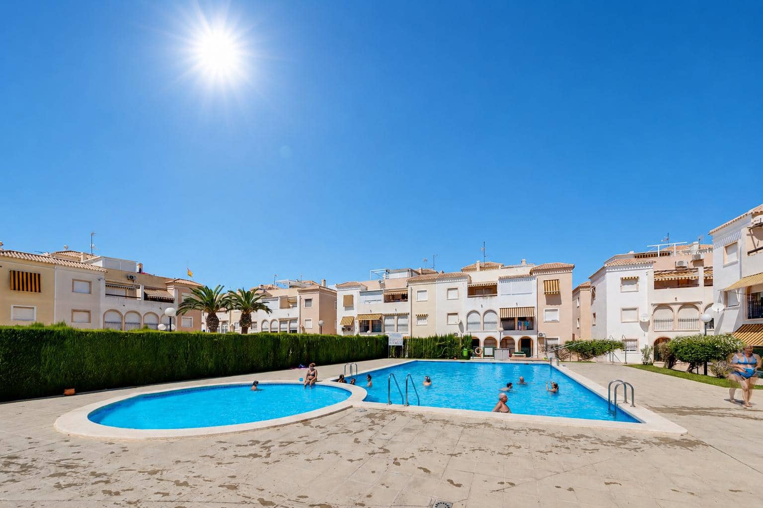 2 soveværelse Lejlighed til salg i Torrevieja med swimmingpool - € 149.900 (Ref: 9986302)