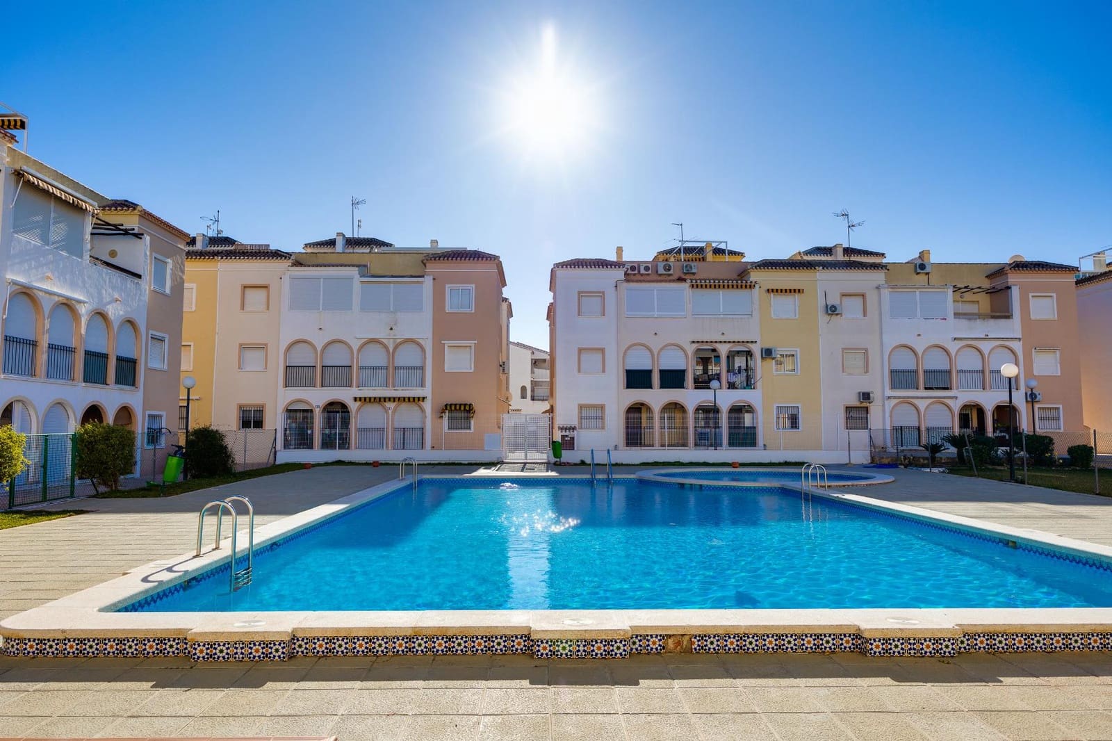 2 soveværelse Lejlighed til salg i Torrevieja med swimmingpool - € 149.900 (Ref: 9986302)