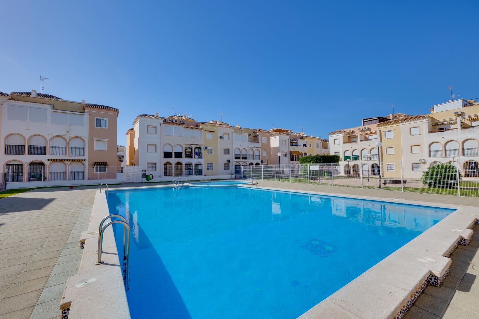 2 soveværelse Lejlighed til salg i Torrevieja med swimmingpool - € 149.900 (Ref: 9986302)