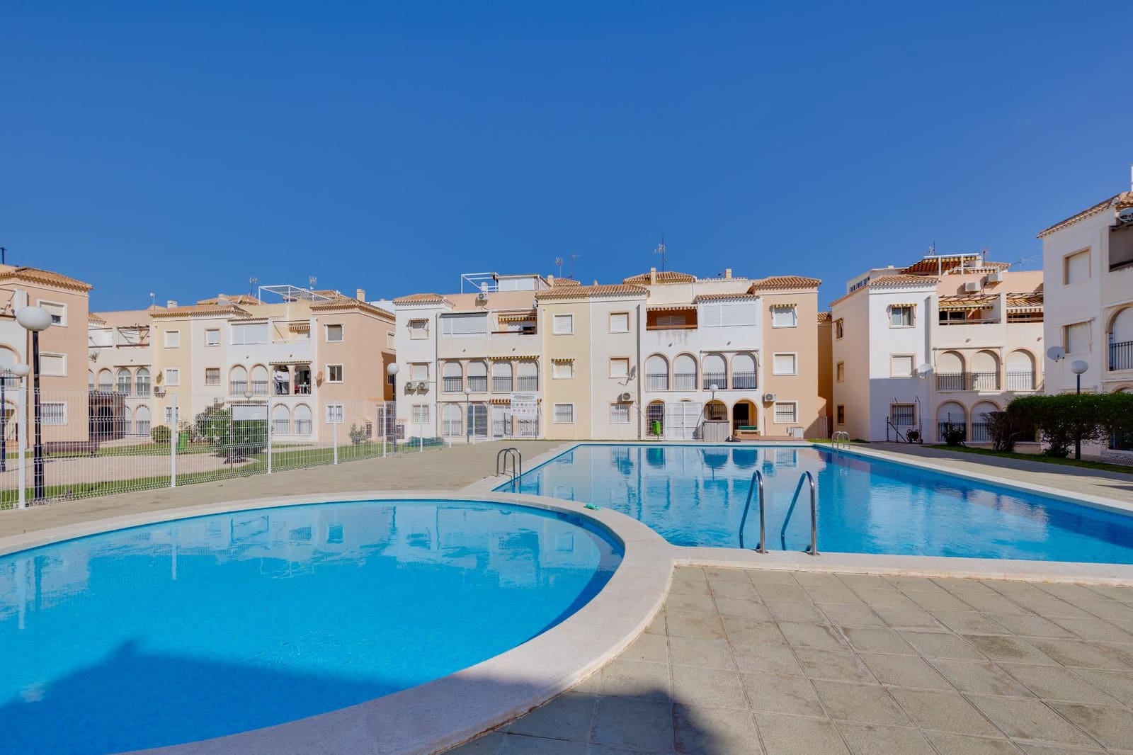 2 soveværelse Lejlighed til salg i Torrevieja med swimmingpool - € 149.900 (Ref: 9986302)