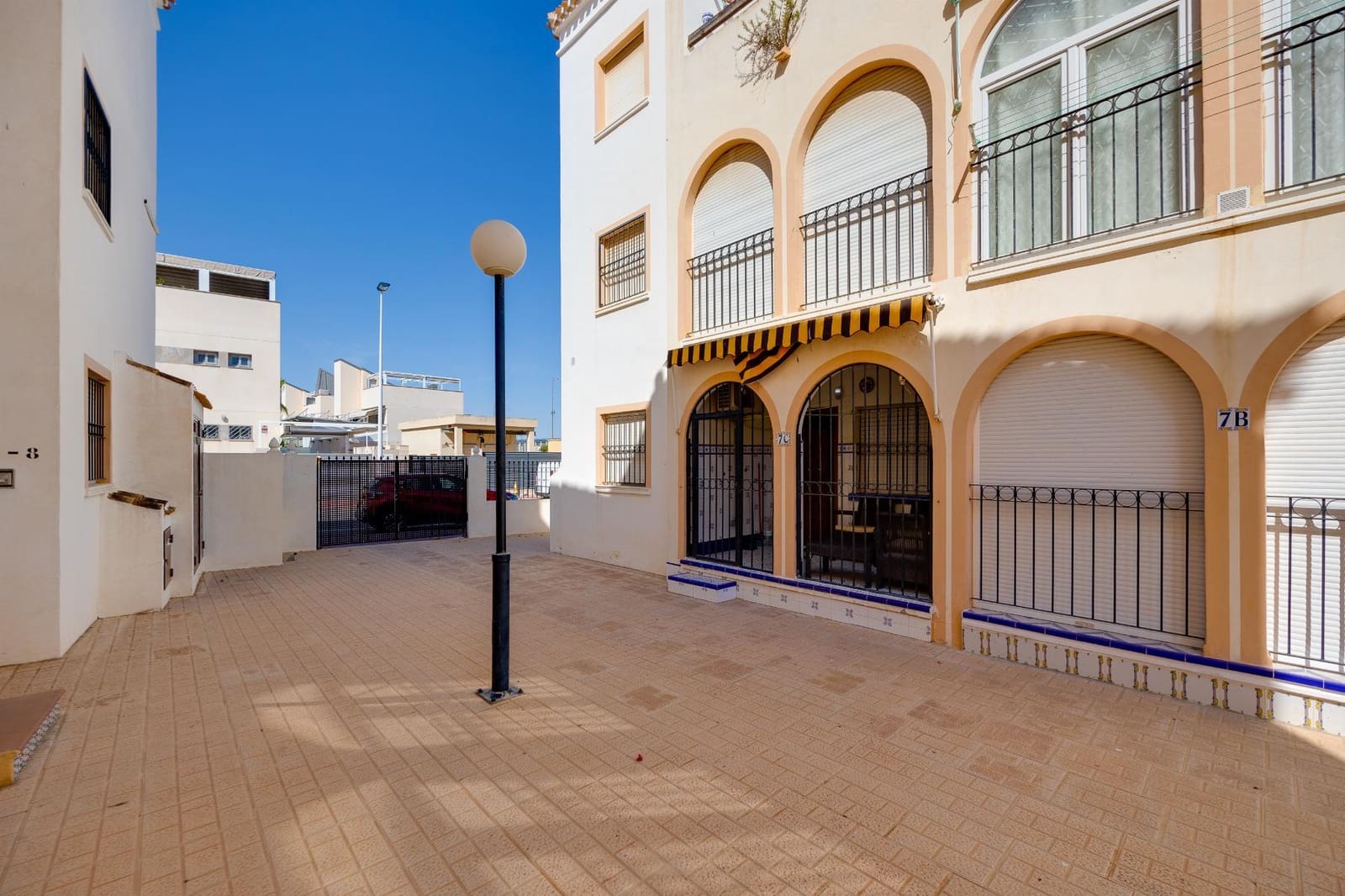 2 soveværelse Lejlighed til salg i Torrevieja med swimmingpool - € 149.900 (Ref: 9986302)