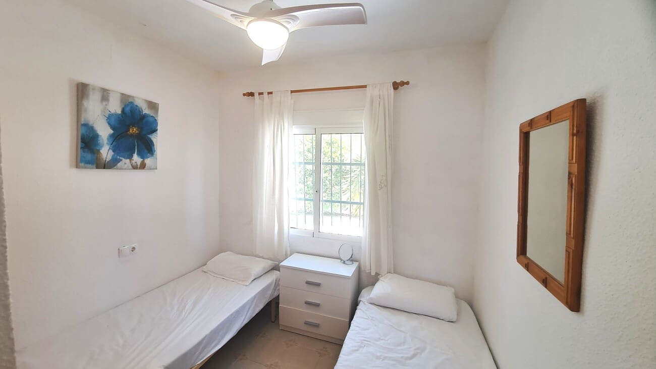 Chalet de 3 habitaciones en Villamartin en venta con piscina garaje - 350.000 € (Ref: 9990153)