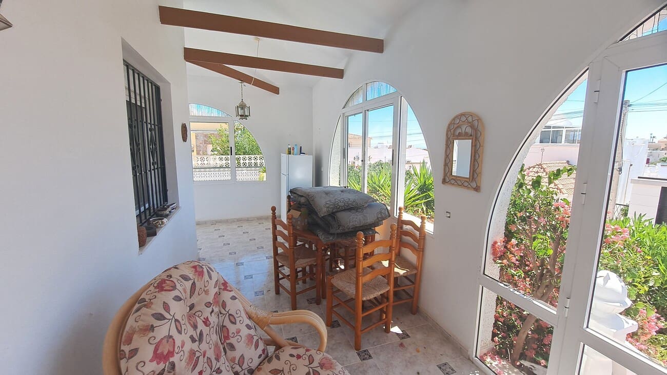 Chalet de 3 habitaciones en Villamartin en venta con piscina garaje - 350.000 € (Ref: 9990153)