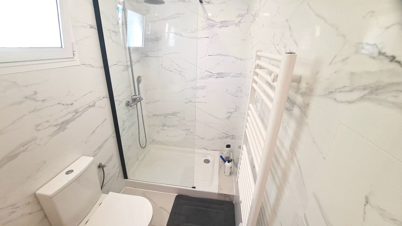 Chalet de 3 habitaciones en Villamartin en venta con piscina garaje - 350.000 € (Ref: 9990153)