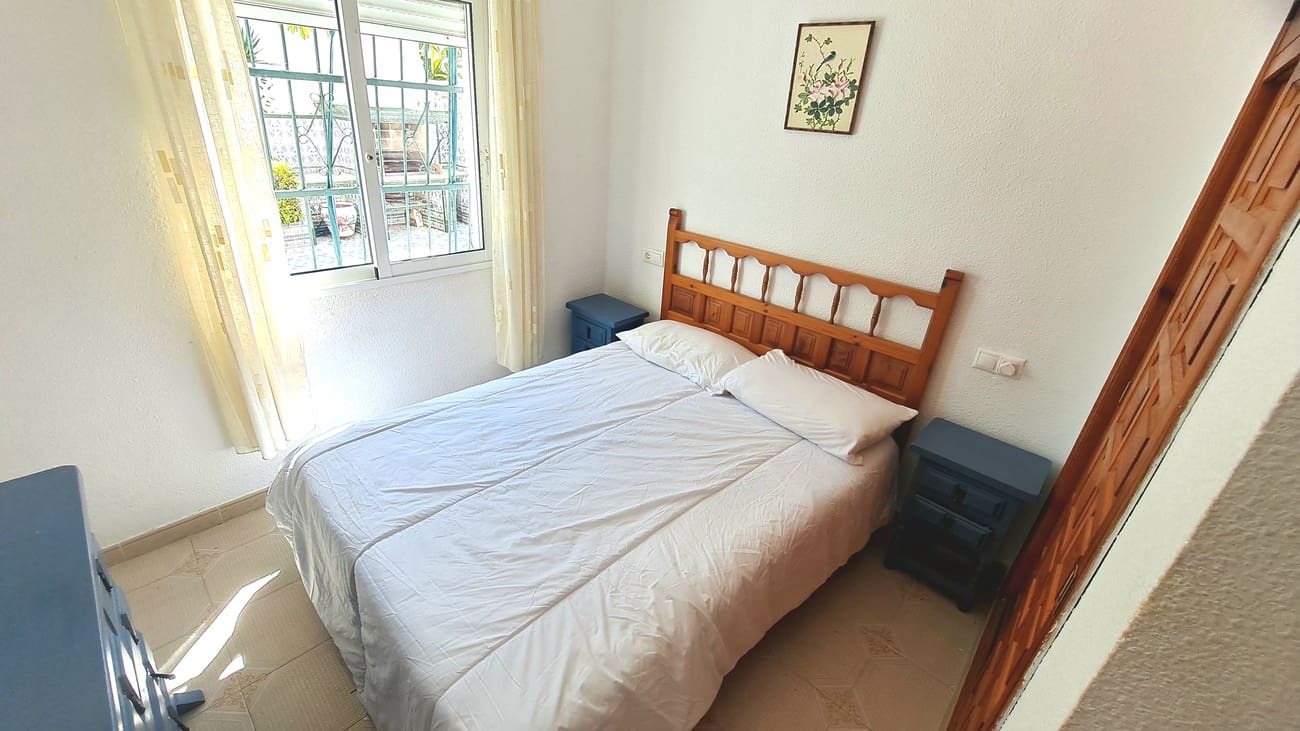 Chalet de 3 habitaciones en Villamartin en venta con piscina garaje - 350.000 € (Ref: 9990153)