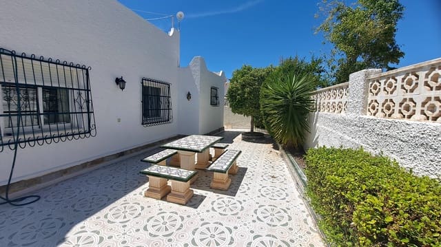 Chalet de 3 habitaciones en Villamartin, Orihuela en venta con piscina garaje - 350.000 € (Ref: 9990153)