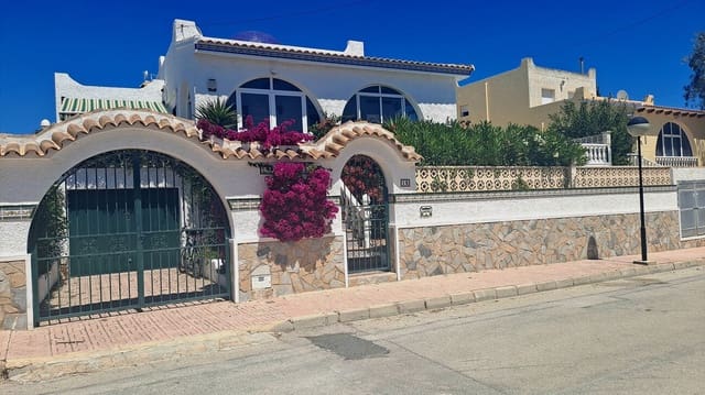 Chalet de 3 habitaciones en Villamartin, Orihuela en venta con piscina garaje - 350.000 € (Ref: 9990153)