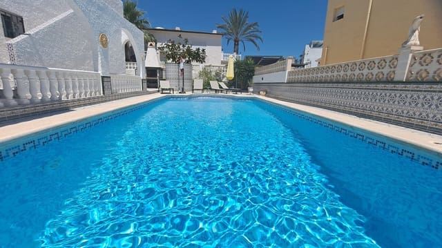 Chalet de 3 habitaciones en Villamartin, Orihuela en venta con piscina garaje - 350.000 € (Ref: 9990153)