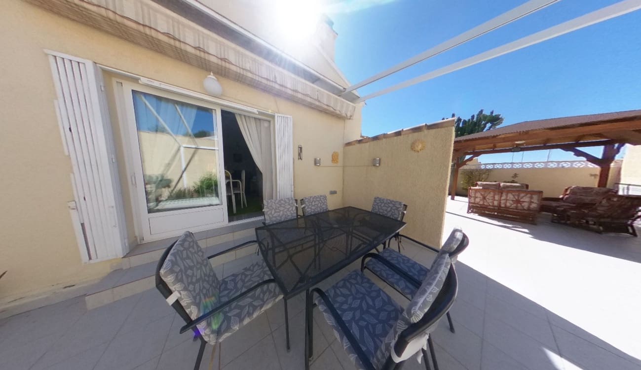3 soveværelse Villa til salg i Villamartin med swimmingpool garage - € 364.950 (Ref: 9990154)