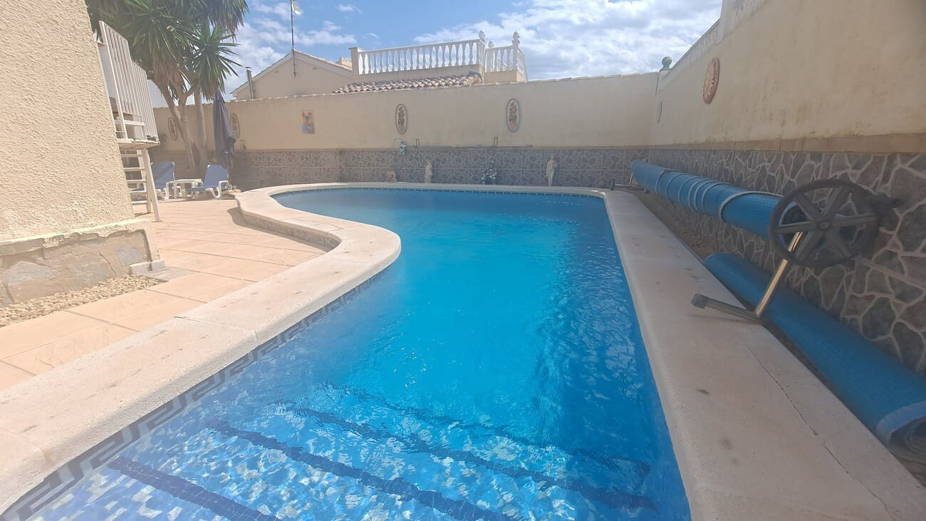 3 soveværelse Villa til salg i Villamartin med swimmingpool garage - € 364.950 (Ref: 9990154)