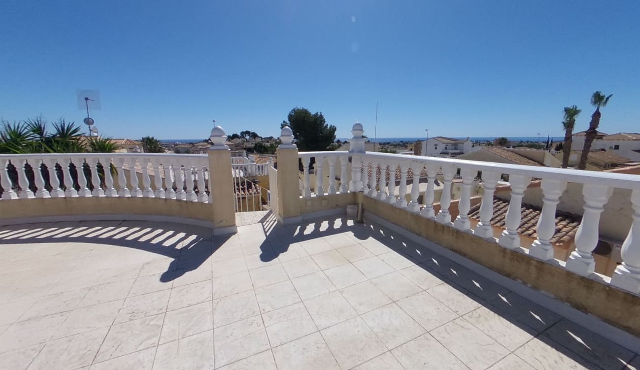 3 soveværelse Villa til salg i Villamartin med swimmingpool garage - € 364.950 (Ref: 9990154)