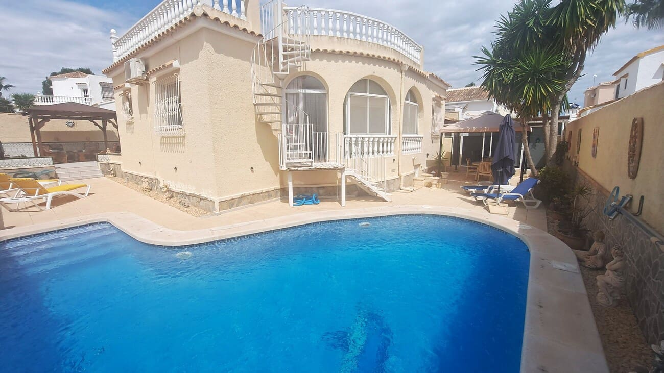 3 soveværelse Villa til salg i Villamartin med swimmingpool garage - € 364.950 (Ref: 9990154)
