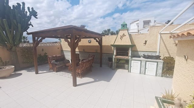 3 soveværelse Villa til salg i Villamartin, Orihuela med swimmingpool garage - € 364.950 (Ref: 9990154)